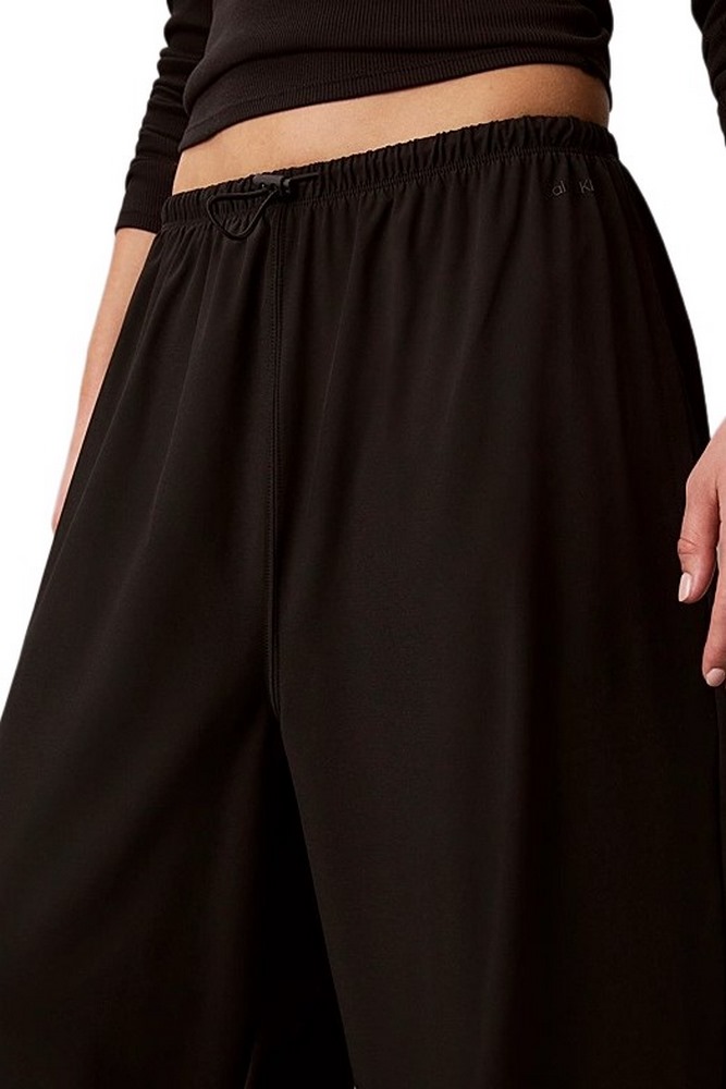 CALVIN KLEIN PERFORMANCE COMMUTER WOVEN PARACHUTE PANT ΦΟΡΜΑ ΠΑΝΤΕΛΟΝΙ ΓΥΝΑΙΚΕΙΟ BLACK