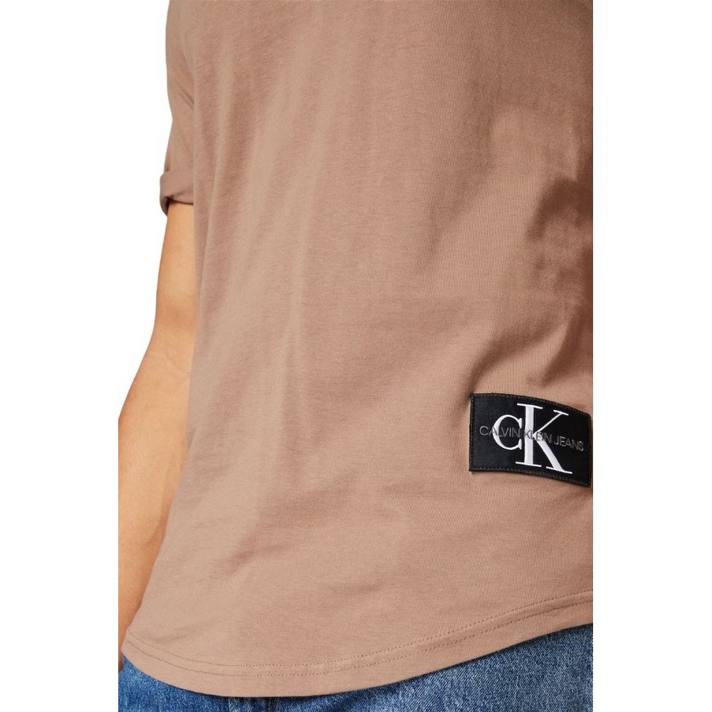 CALVIN KLEIN JEANS BADGE TURN UP SLEEVE  T-SHIRT ΑΝΤΡΙΚΟ BROWN