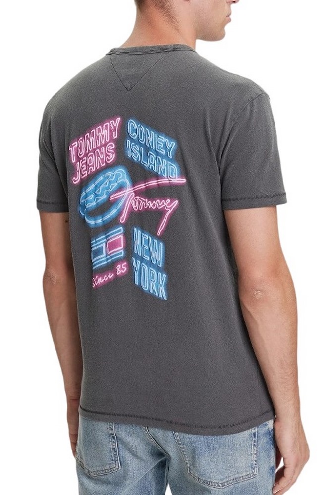 TOMMY JEANS REG NOVELTY FAIR TEE EXT T-SHIRT ΜΠΛΟΥΖΑ ΑΝΔΡΙΚΗ BLACK/PINK