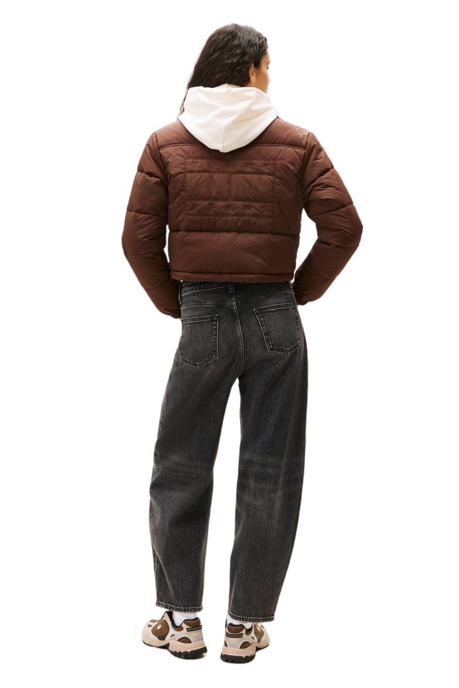 TOMMY JEANS FLAG BACK CROP ESS PUFFER ΜΠΟΥΦΑΝ ΓΥΝΑΙΚΕΙΟ BROWN