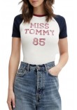 TOMMY JEANS SLIM SH MISS TOMMY TEE T-SHIRT ΜΠΛΟΥΖΑ ΓΥΝΑΙΚΕΙΑ OFF WHITE