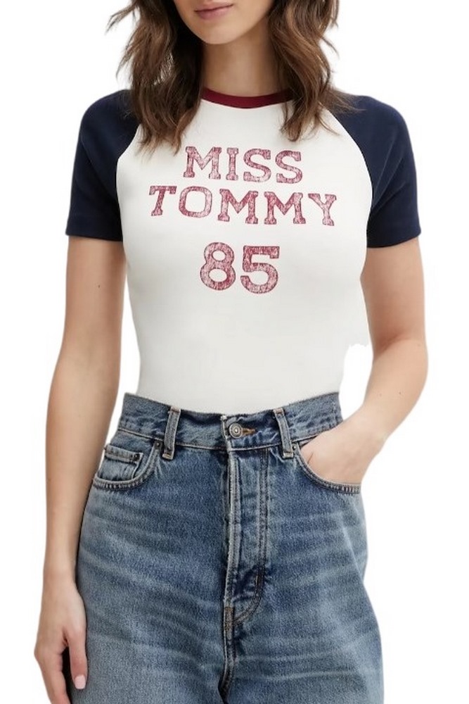 TOMMY JEANS SLIM SH MISS TOMMY TEE T-SHIRT ΜΠΛΟΥΖΑ ΓΥΝΑΙΚΕΙΑ OFF WHITE