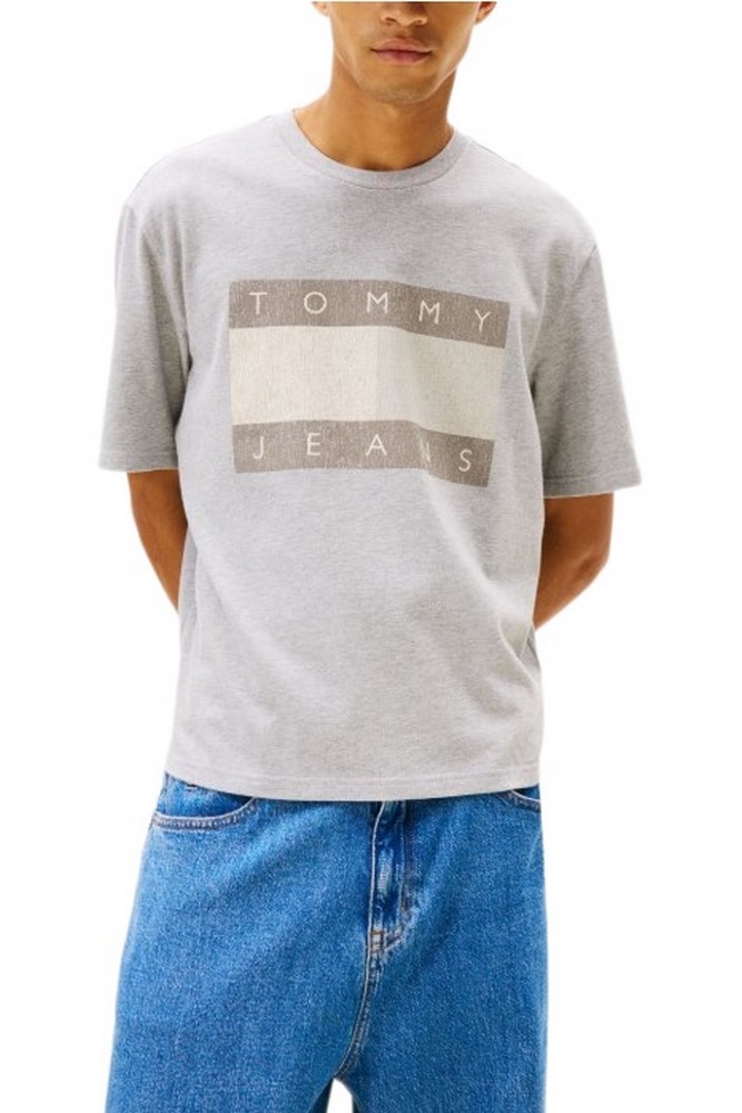 TOMMY JEANS 90S DISTRESSED FLAG TEE T-SHIRT ΜΠΛΟΥΖΑ ΑΝΔΡΙΚΗ GREY