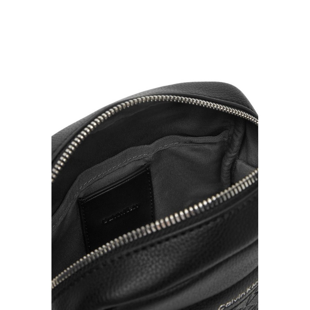 CALVIN KLEIN EMBLEM EMBOSS REPORTER ΤΣΑΝΤΑ ΑΝΔΡΙΚΗ BLACK