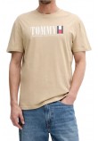 TOMMY JEANS REG TOMMY DNA FLAG TEE T-SHIRT ΜΠΛΟΥΖΑ ΑΝΔΡΙΚΗ BEIGE