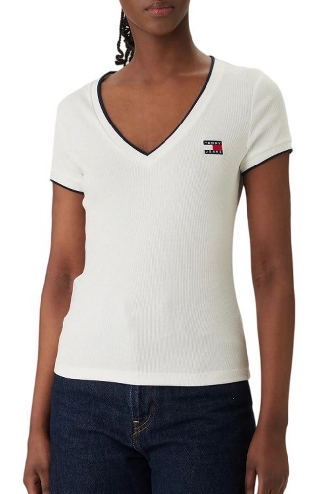 TOMMY JEANS SLIM BADGE V-NECK T-SHIRT ΜΠΛΟΥΖΑ ΓΥΝΑΙΚΕΙΑ ECRU