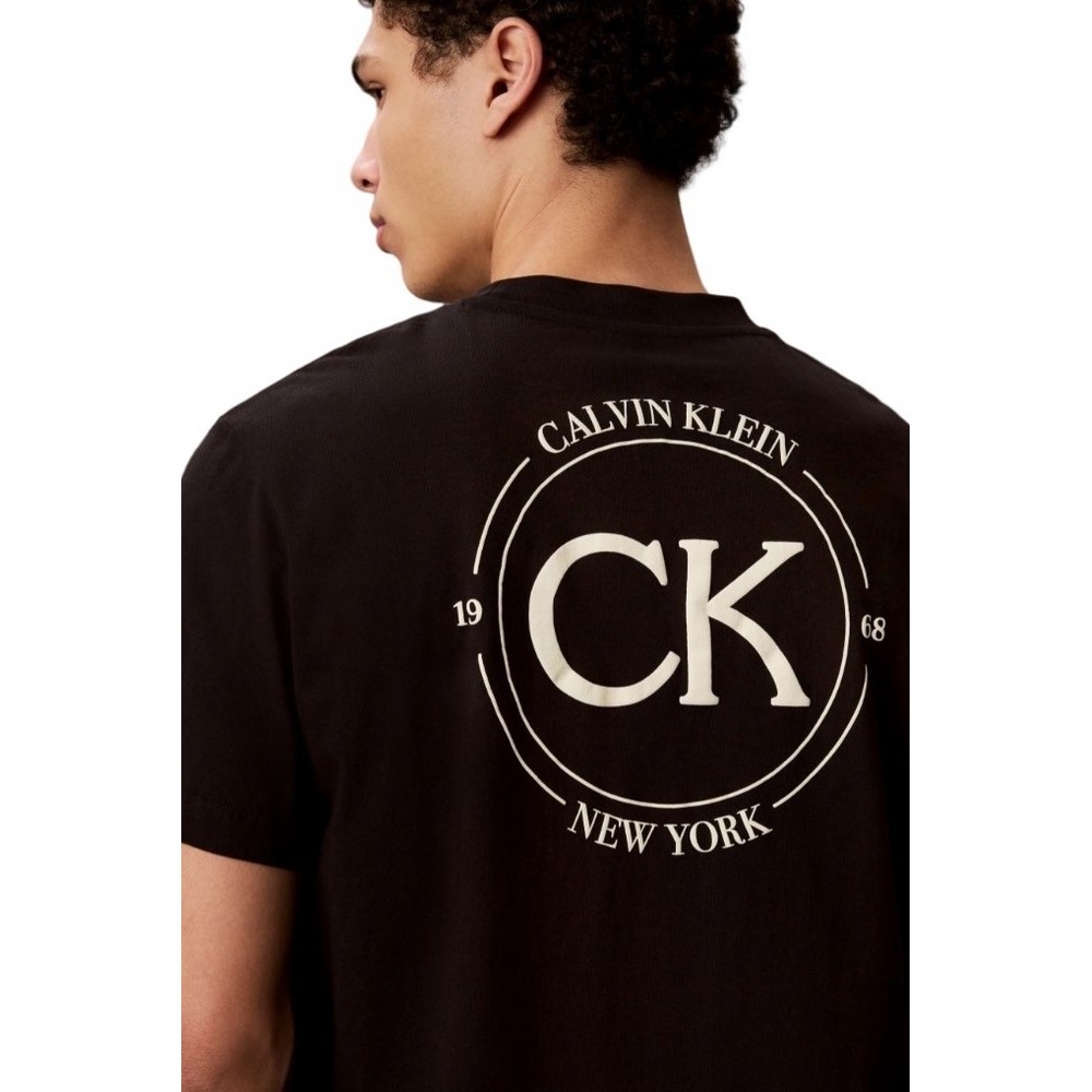 CALVIN KLEIN JEANS 20S APRIL GRAPHIC SEASONAL T-SHIRT ΜΠΛΟΥΖΑ ΑΝΔΡΙΚΗ BLACK