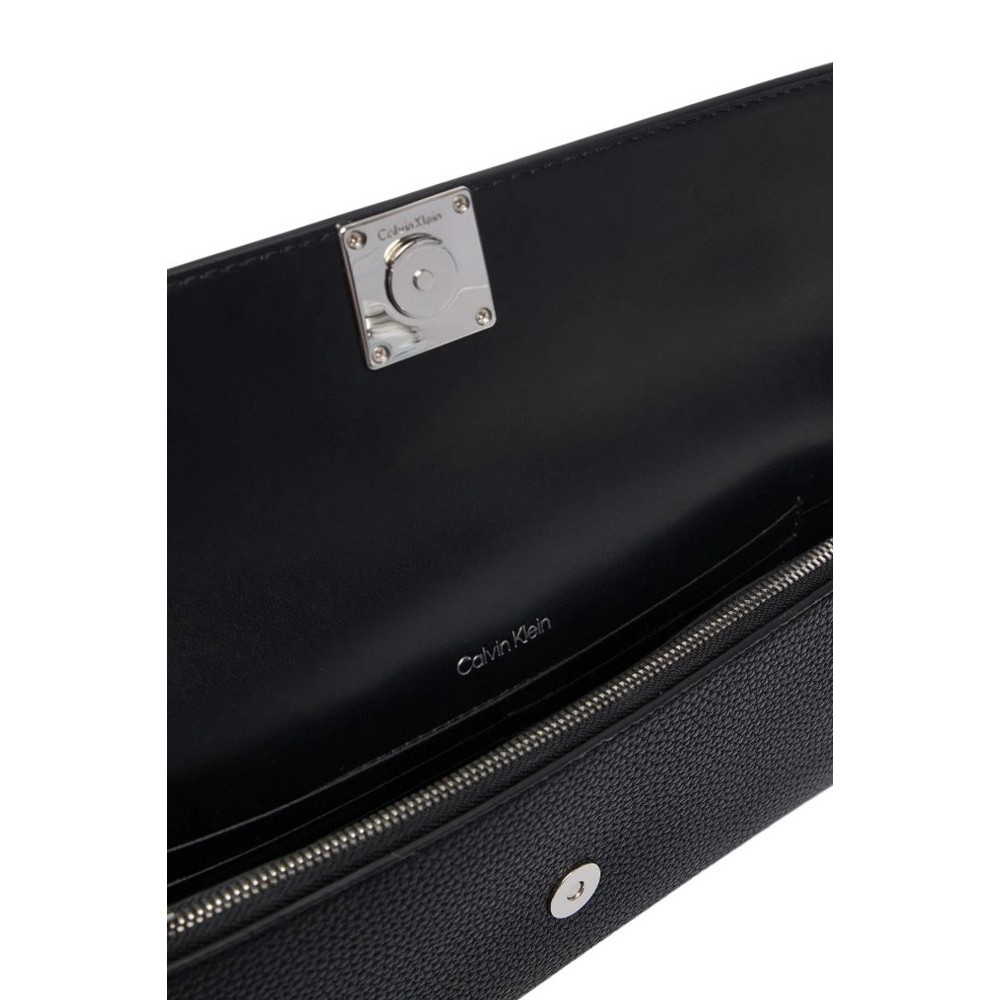 CALVIN KLEIN EMBLEM HW PEBBLE CLUTCH ΤΣΑΝΤΑ ΓΥΝΑΙΚΕΙΑ BLACK