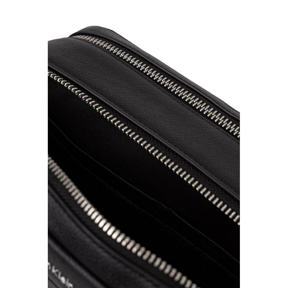 CALVIN KLEIN XL EMBLEM AOP EMBOSS DOPP KIT ΤΣΑΝΤΑ ΑΝΔΡΙΚΗ BLACK