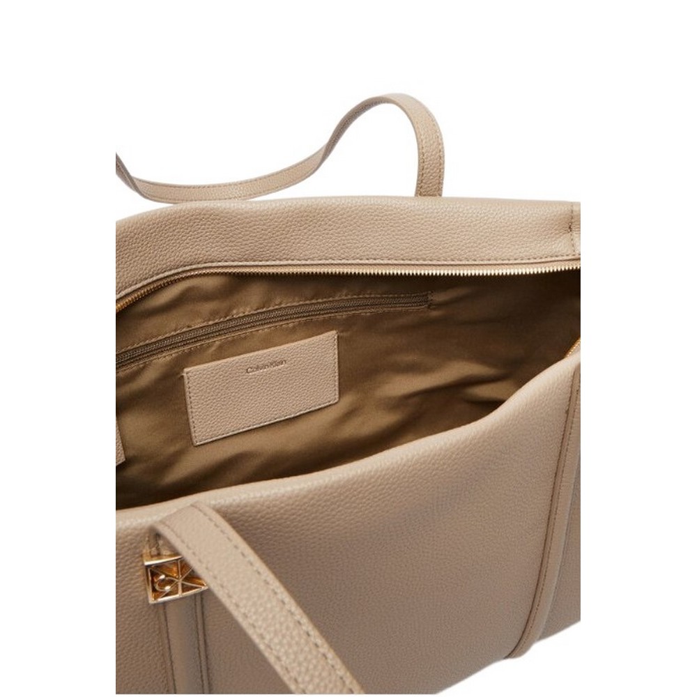 CALVIN KLEIN EMBLEM HW PEBBLE TOTE ΤΣΑΝΤΑ ΓΥΝΑΙΚΕΙΑ TAUPE