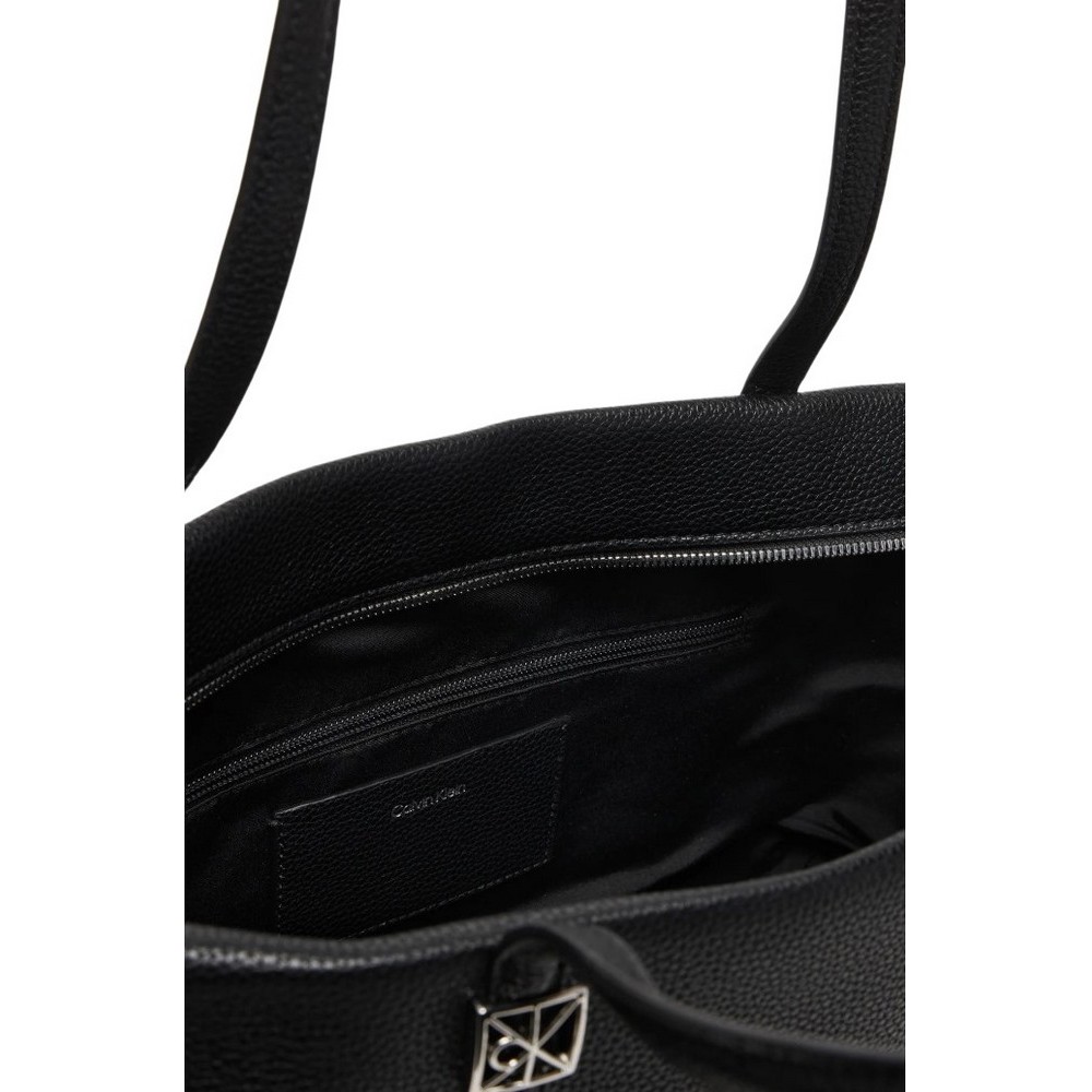 CALVIN KLEIN EMBLEM HW PEBBLE TOTE ΤΣΑΝΤΑ ΓΥΝΑΙΚΕΙΑ BLACK