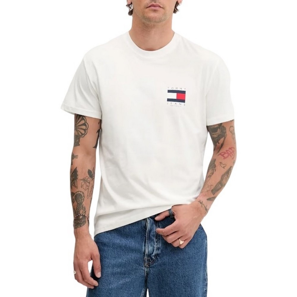 TOMMY JEANS REG FLAG GRAPH BCKPRNT T-SHIRT ΜΠΛΟΥΖΑ ΑΝΔΡΙΚΗ OFF WHITE