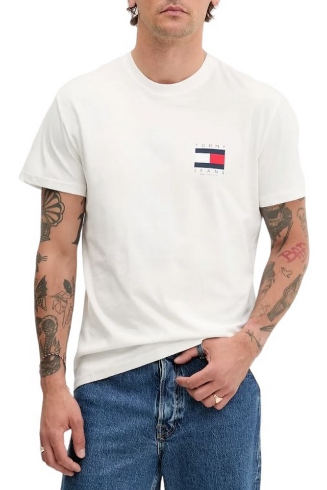 TOMMY JEANS REG FLAG GRAPH BCKPRNT T-SHIRT ΜΠΛΟΥΖΑ ΑΝΔΡΙΚΗ OFF WHITE