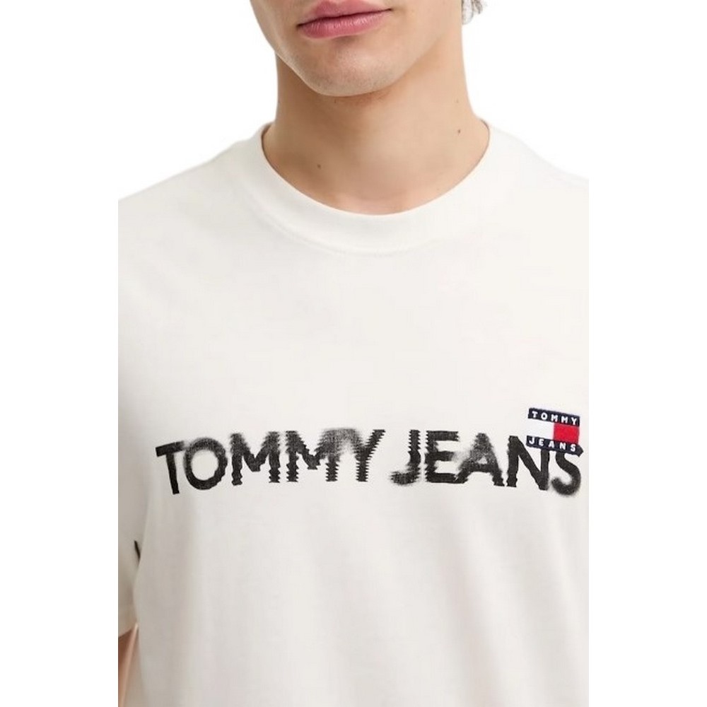 TOMMY JEANS REG BADGE PLAY TEE T-SHIRT ΜΠΛΟΥΖΑ ΑΝΔΡΙΚΗ OFF WHITE