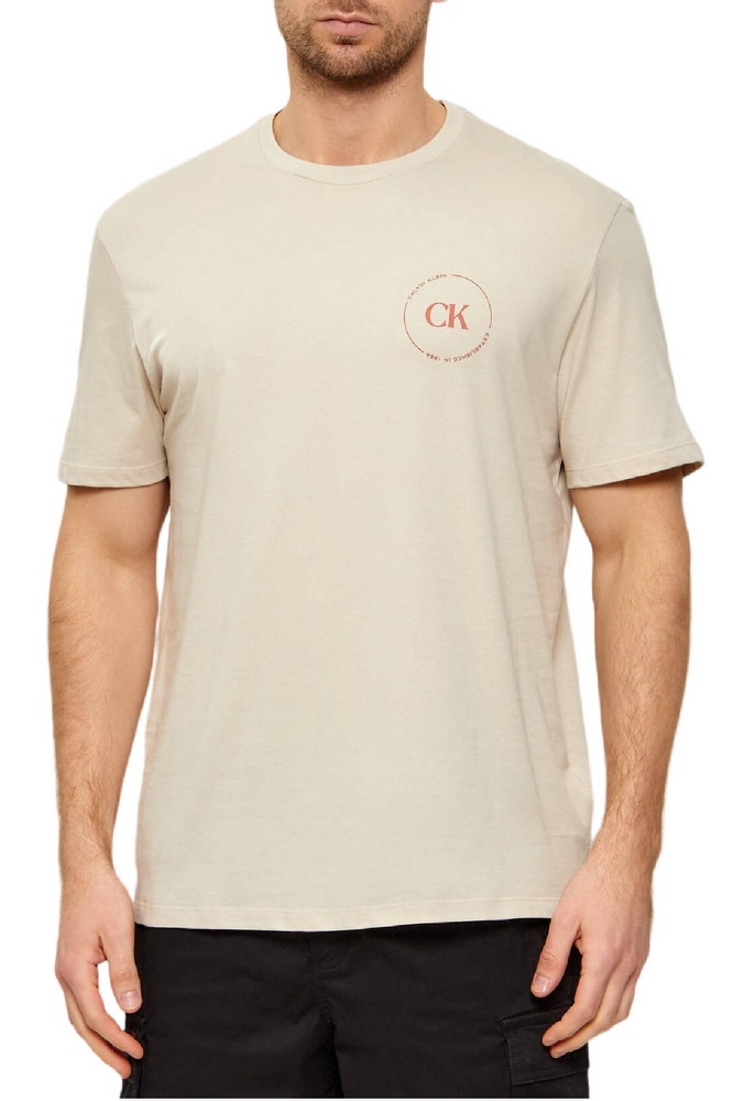 CALVIN KLEIN JEANS 30S EU WHOLESALE JEANS GRAPHICS T-SHIRT ΜΠΛΟΥΖΑ ΑΝΔΡΙΚΗ BEIGE