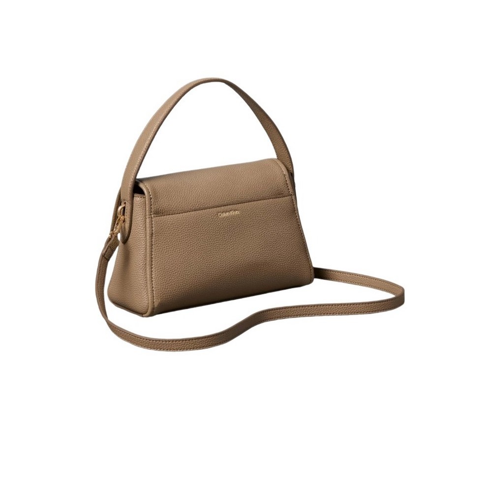 CALVIN KLEIN EMBLEM HW PEBBLE SHOULDER BAG 25 ΤΣΑΝΤΑ ΓΥΝΑΙΚΕΙΑ TAUPE