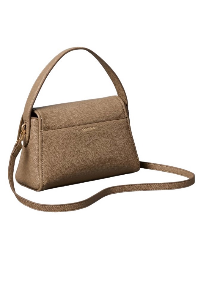 CALVIN KLEIN EMBLEM HW PEBBLE SHOULDER BAG 25 ΤΣΑΝΤΑ ΓΥΝΑΙΚΕΙΑ TAUPE