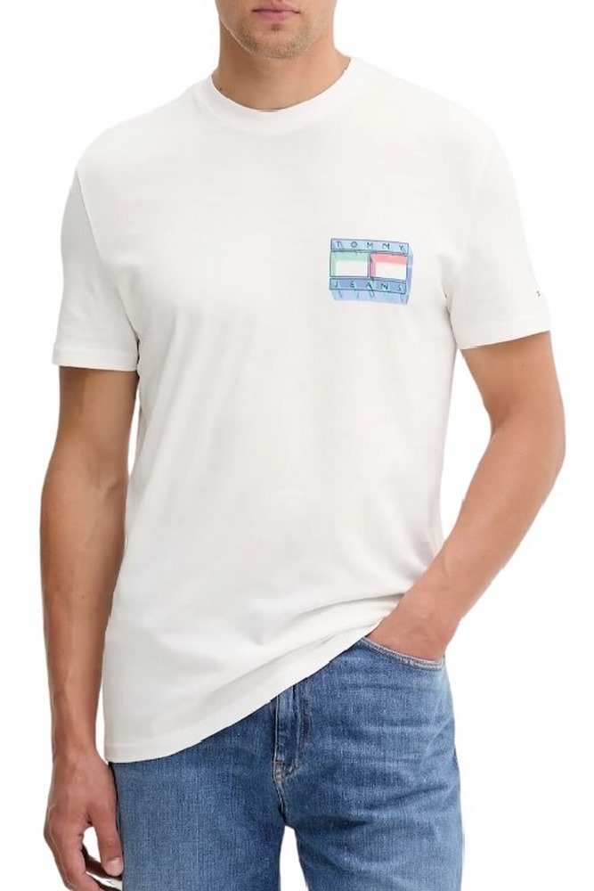TOMMY JEANS REG DNA FLAG PLAY TEE EXT T-SHIRT ΜΠΛΟΥΖΑ ΑΝΔΡΙΚΗ OFF WHITE