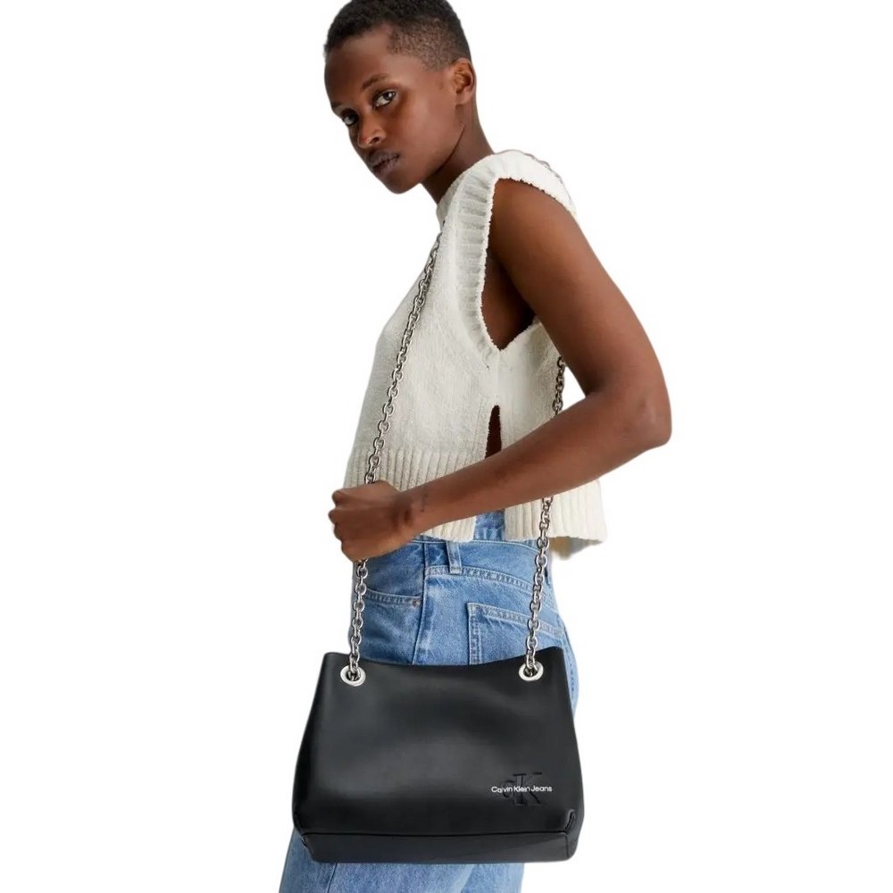 CALVIN KLEIN JEANS SCULPTED SHOULDER BAG W/CHAIN24 ΤΣΑΝΤΑ ΓΥΝΑΙΚΕΙΑ BLACK