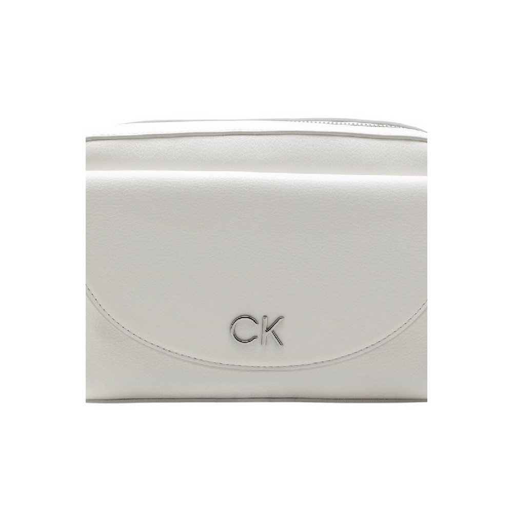 CALVIN KLEIN DAILY CAMERA BAG PEBBLE ΤΣΑΝΤΑ ΓΥΝΑΙΚΕΙΑ BRIGHT WHITE