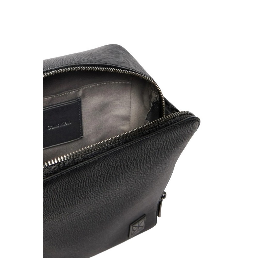 CALVIN KLEIN EMBLEM HW REPORTER ΤΣΑΝΤΑ ΑΝΔΡΙΚΗ BLACK