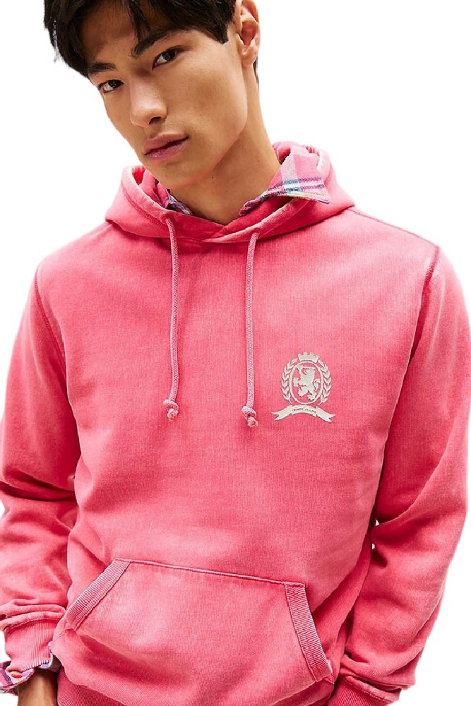 TOMMY JEANS REG WASHED CREST PLAY HOOD ΜΠΛΟΥΖΑ ΦΟΥΤΕΡ ΑΝΔΡΙΚΗ CORAL