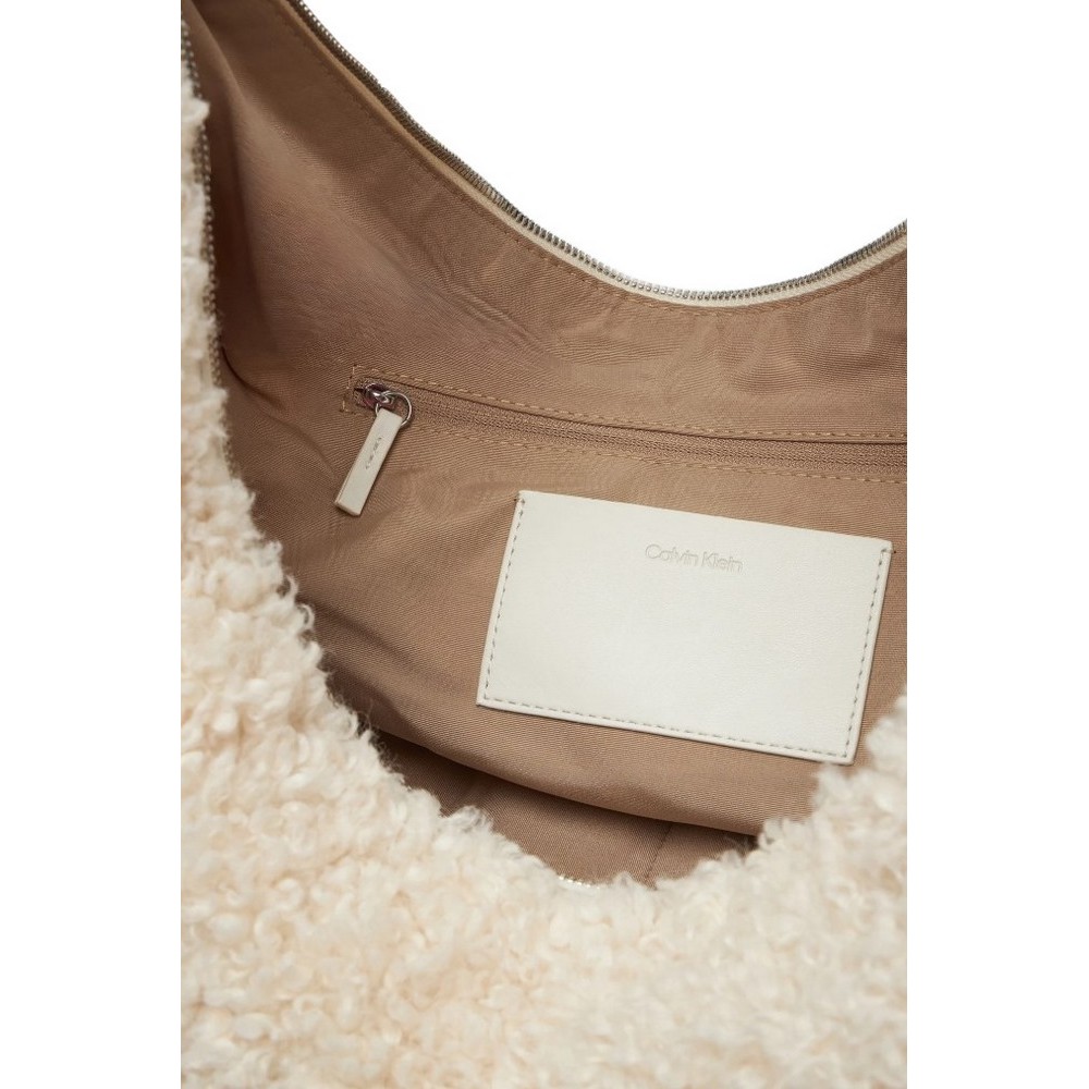CALVIN KLEIN SHERPA CK ZIP PULLER LARGE BAG ΤΣΑΝΤΑ ΓΥΝΑΙΚΕΙΑ ECRU
