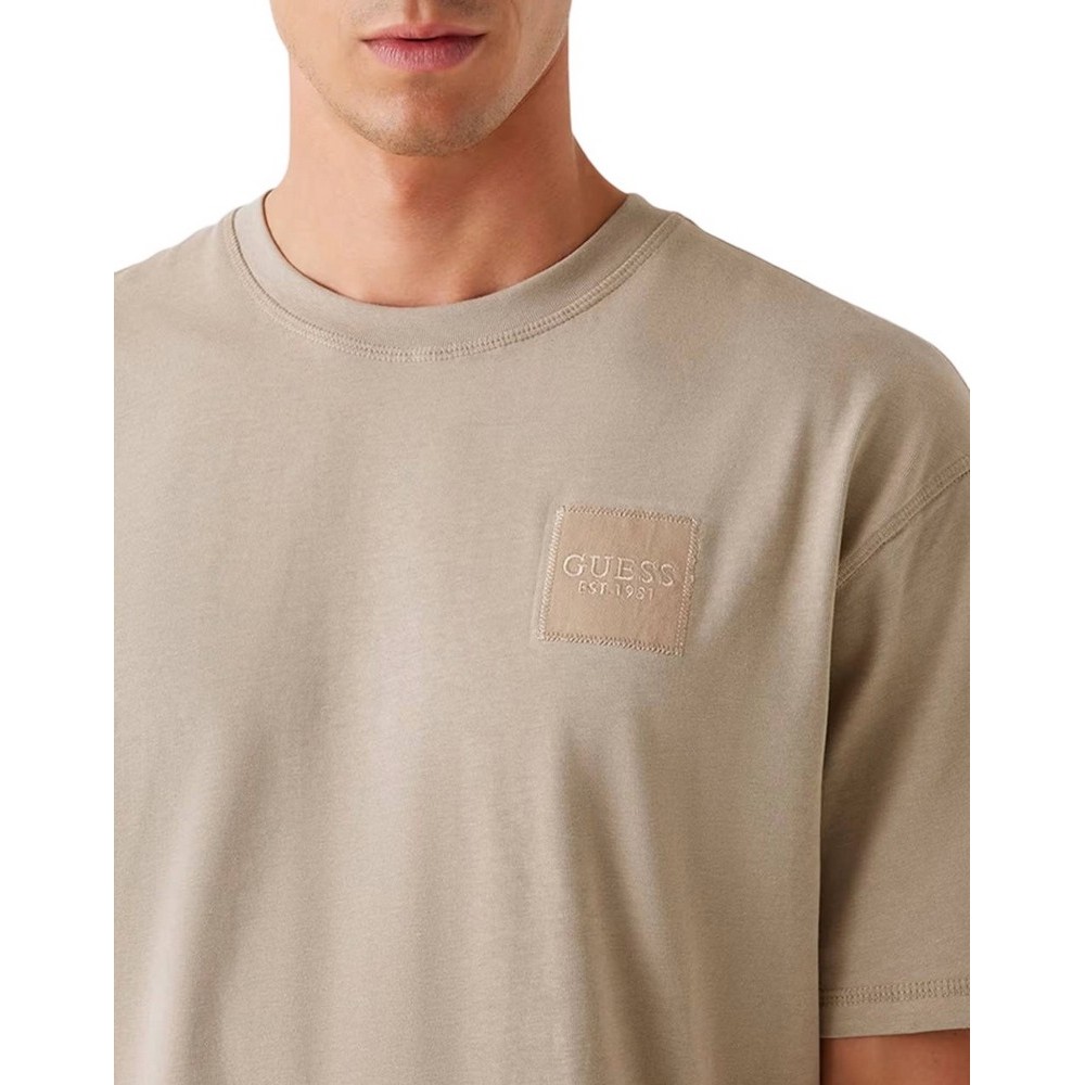 GUESS CN PATCH AT CHEST TEE T-SHIRT ΜΠΛΟΥΖΑ ΑΝΔΡΙΚΗ BEIGE