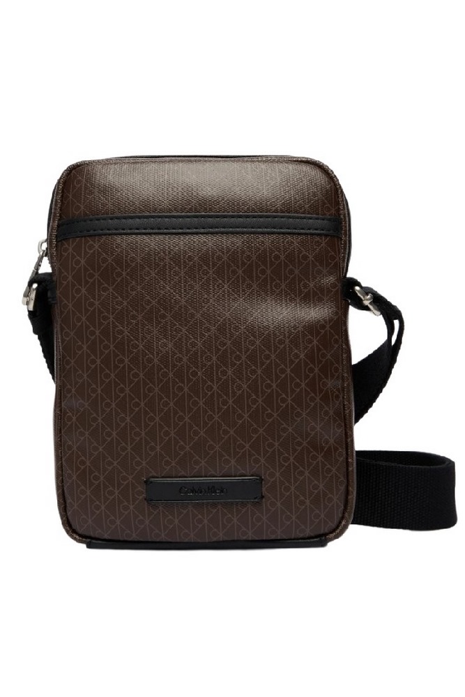 CALVIN KLEIN EMBLEM AOP COATED SLIM REPORTER ΤΣΑΝΤΑ ΑΝΔΡΙΚΗ BROWN