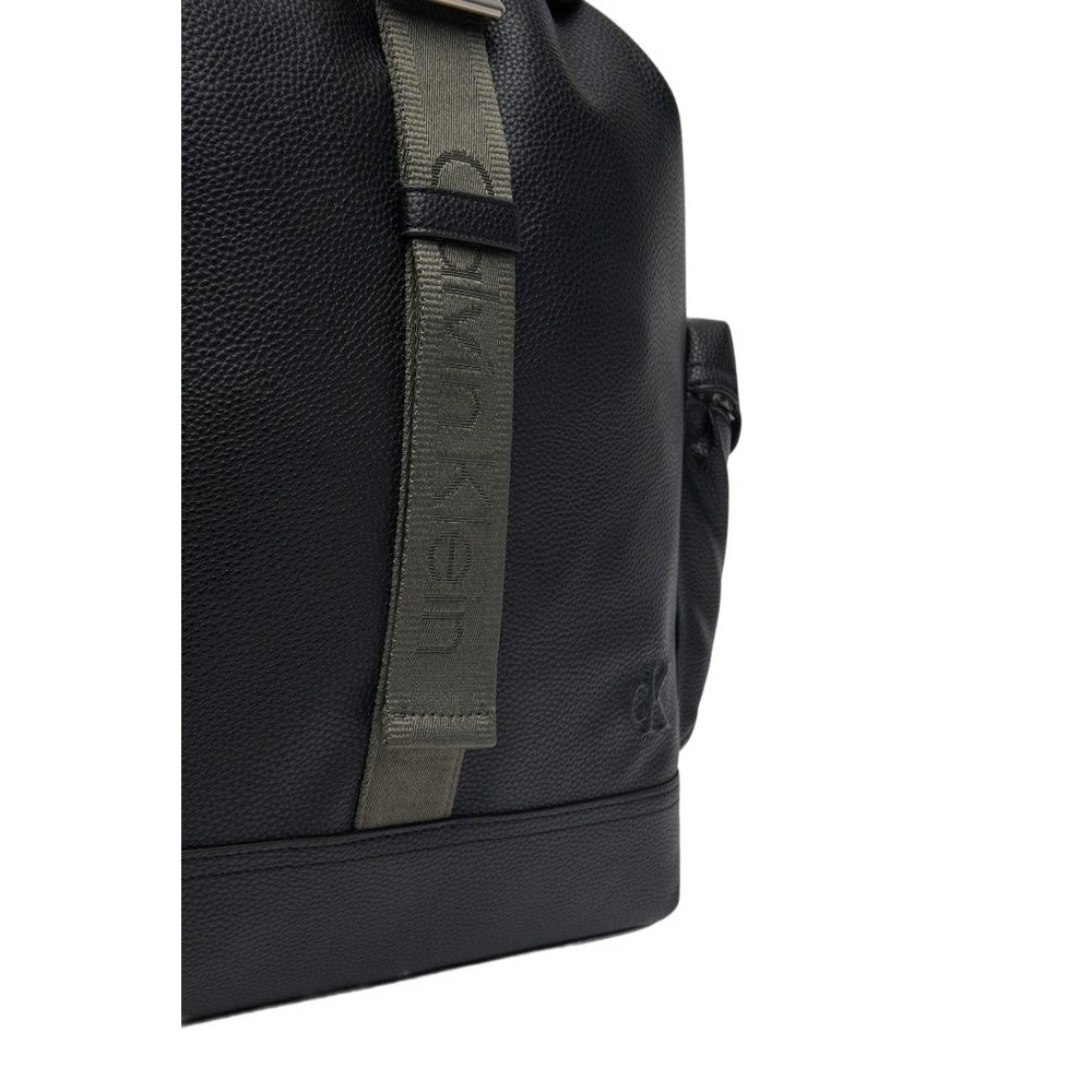 CALVIN KLEIN YNG INTERESTING FLAP BP 43 ΤΣΑΝΤΑ ΑΝΔΡΙΚΗ BLACK