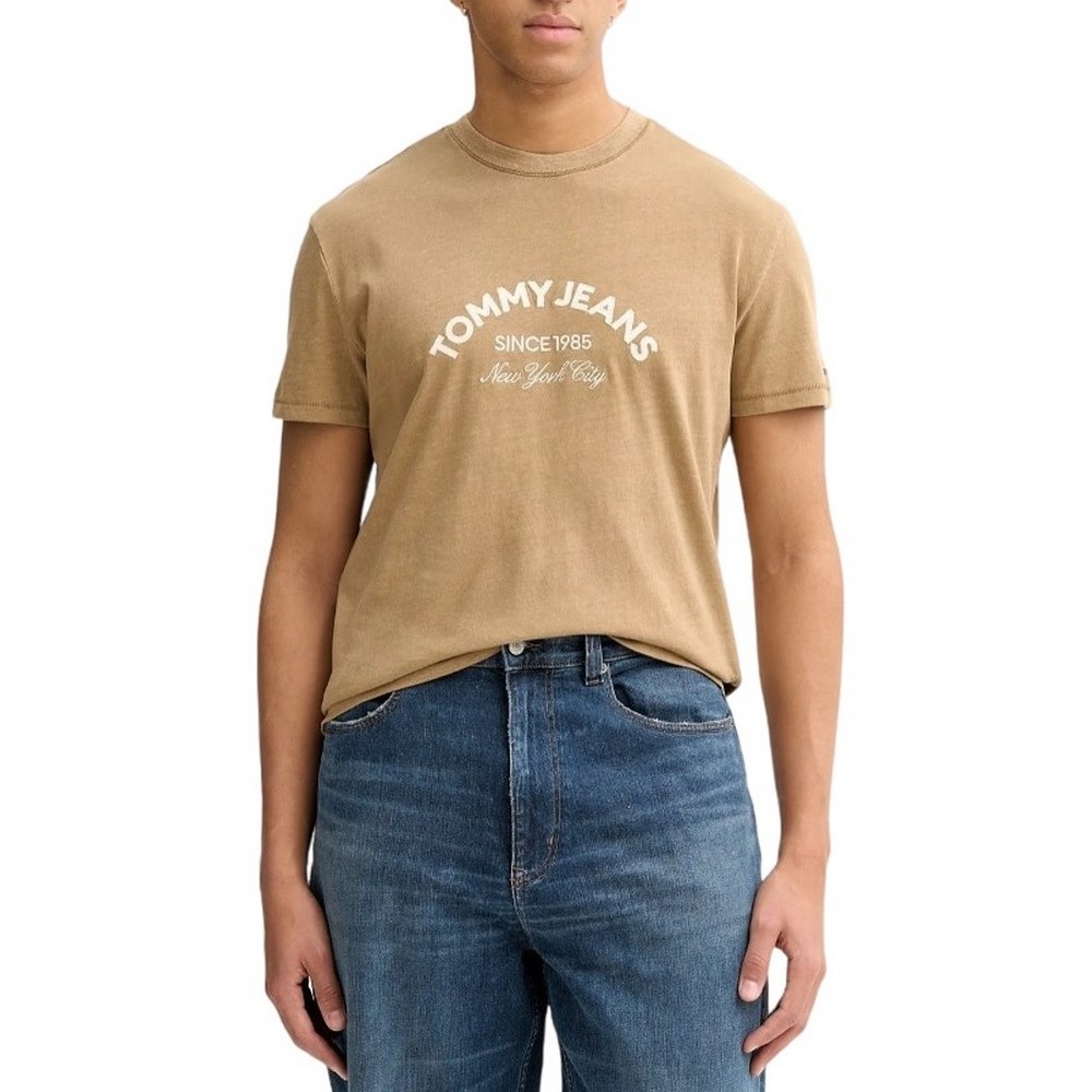 TOMMY JEANS REG CENTER ARCH T-SHIRT ΜΠΛΟΥΖΑ ΑΝΔΡΙΚΗ TAUPE