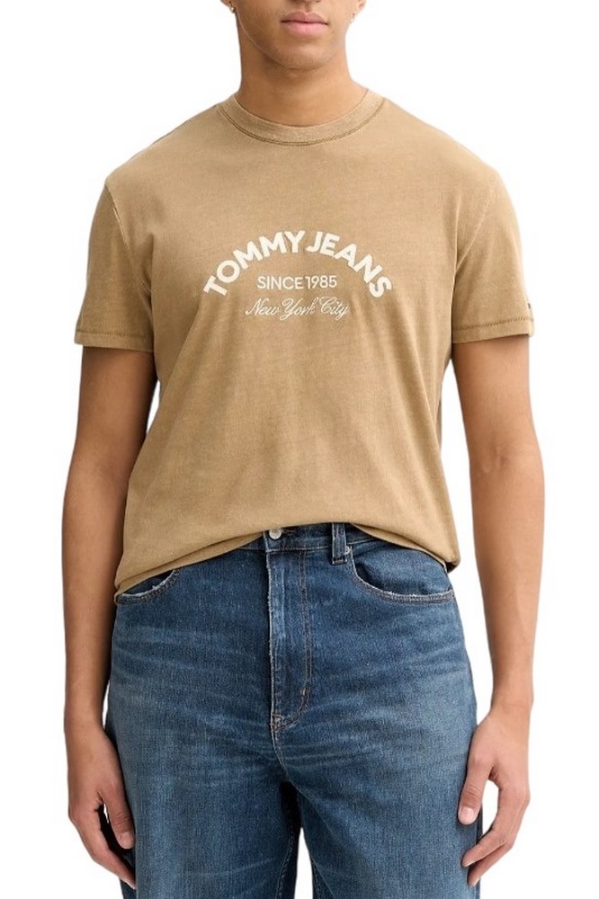 TOMMY JEANS REG CENTER ARCH T-SHIRT ΜΠΛΟΥΖΑ ΑΝΔΡΙΚΗ TAUPE
