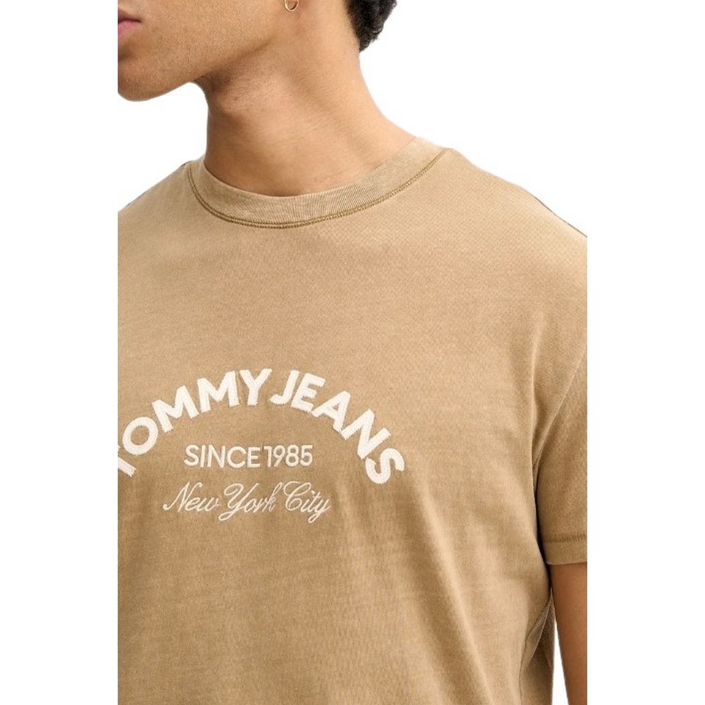 TOMMY JEANS REG CENTER ARCH T-SHIRT ΜΠΛΟΥΖΑ ΑΝΔΡΙΚΗ TAUPE