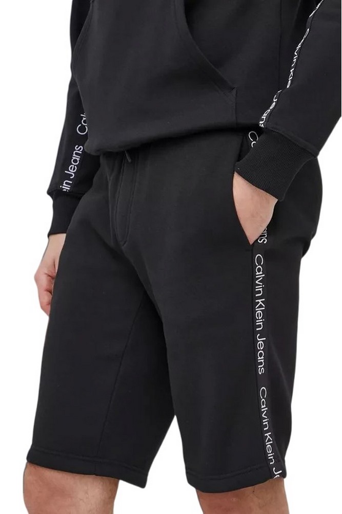 CALVIN KLEIN JEANS LOGO TAPE HWK SHORT ΒΕΡΜΟΥΔΑ ΑΝΔΡΙΚΗ BLACK
