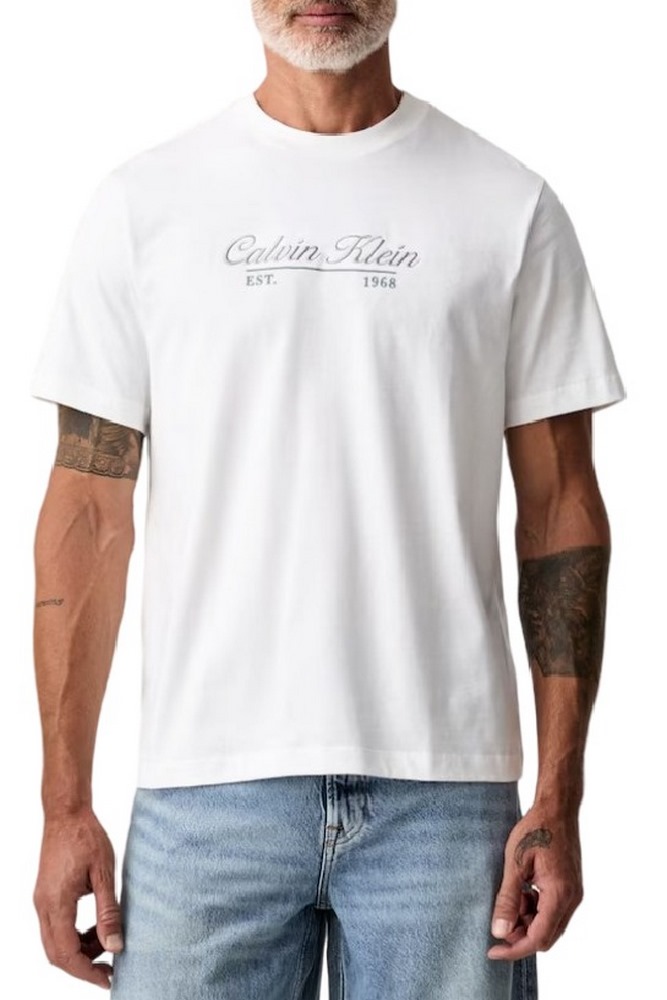 CALVIN KLEIN JEANS 20S CALVIN RSRT CURSIVE GRAPH T-SHIRT ΜΠΛΟΥΖΑ ΑΝΔΡΙΚΗ BRIGHT WHITE