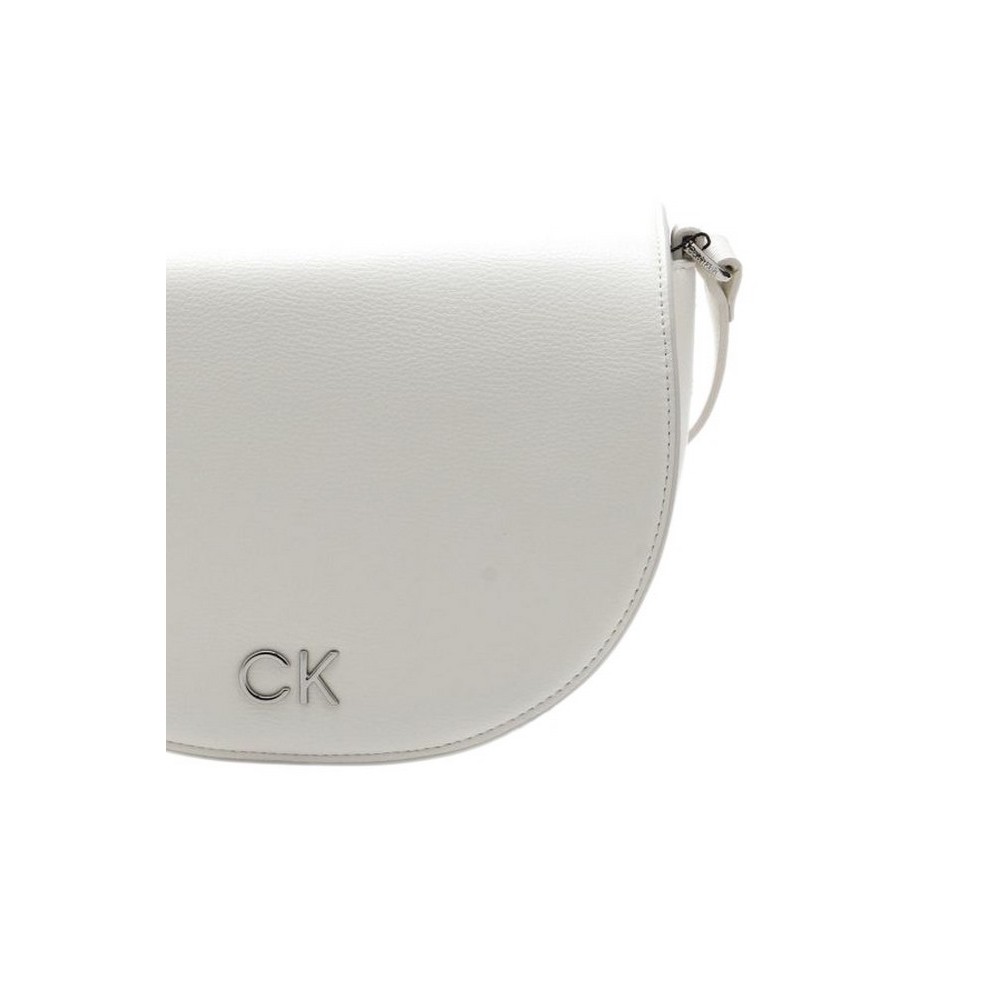 CALVIN KLEIN DAILY SADDLE BAG PEBBLE ΤΣΑΝΤΑ ΓΥΝΑΙΚΕΙΑ BRIGHT WHITE