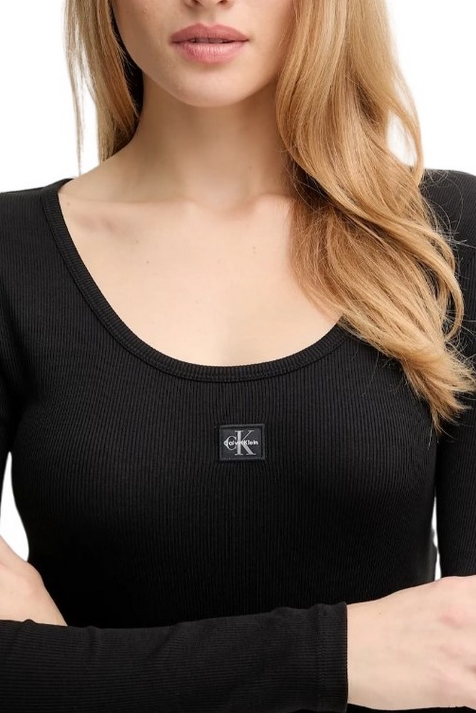 CALVIN KLEIN LS WOVEN LABEL 2X2 RIB SCOOP NEC ΜΠΛΟΥΖΑ ΓΥΝΑΙΚΕΙΑ BLACK