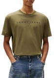 TOMMY JEANS REG LINEAR LOGO TEE EXT T-SHIRT ΜΠΛΟΥΖΑ ΑΝΔΡΙΚΗ KHAKI