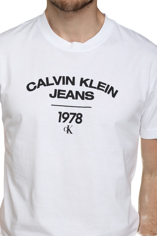 CALVIN KLEIN VARSITY CURVE LOGO T-SHIRT ΑΝΔΡΙΚΟ WHITE