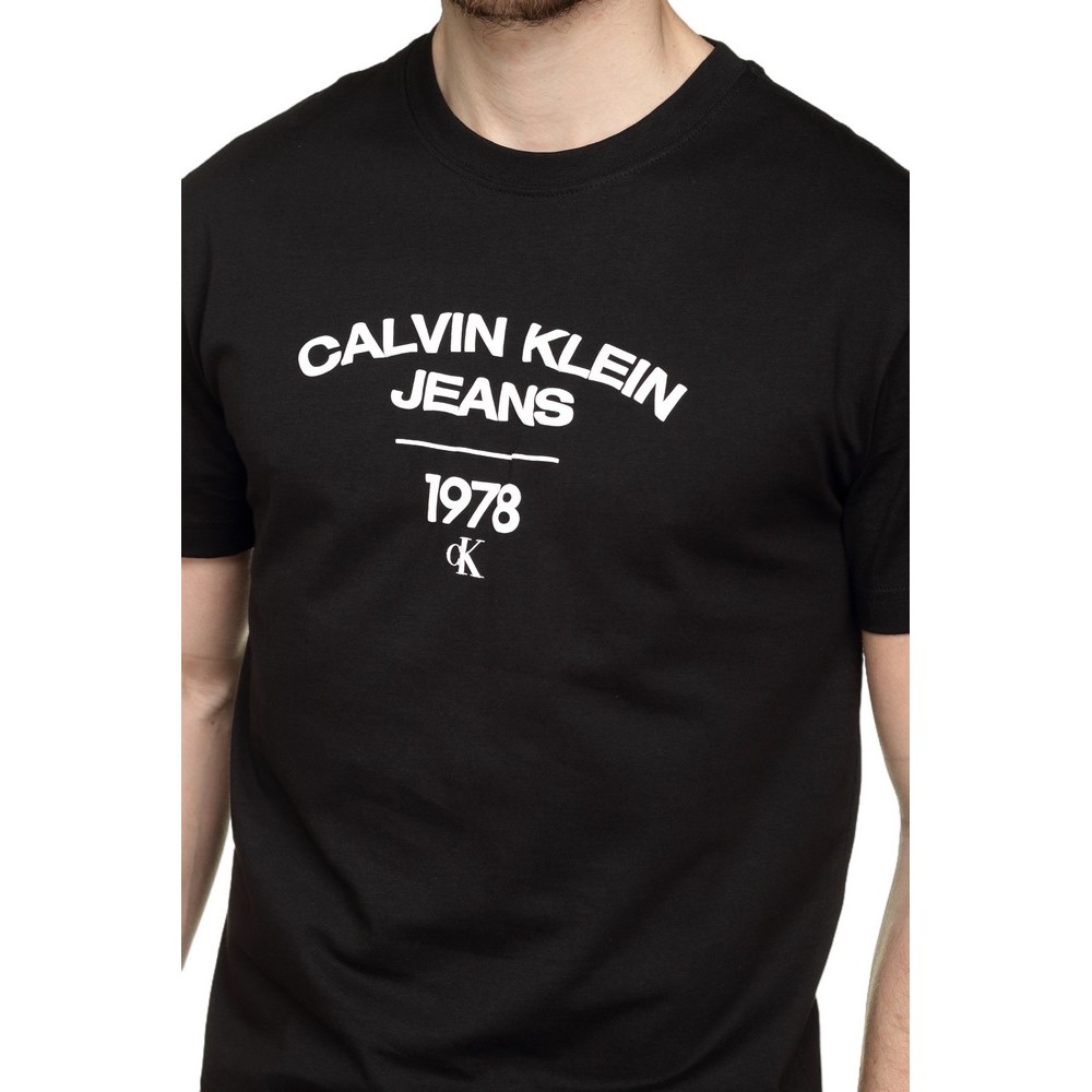 CALVIN KLEIN JEANS VARSITY CURVE LOGO T-SHIRT ΑΝΔΡΙΚΟ BLACK