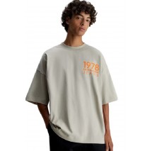 CALVIN KLEIN JEANS BOLD LOGO VARSITY TEE ΜΠΛΟΥΖΑ ΑΝΔΡΙΚΗ TAUPE