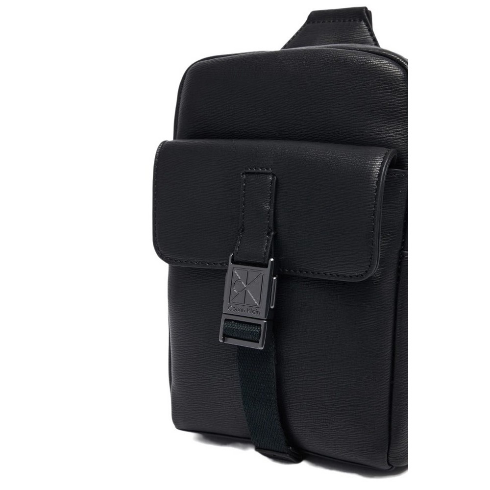CALVIN KLEIN EMBLEM HW SLING ΤΣΑΝΤΑ ΑΝΔΡΙΚΗ BLACK