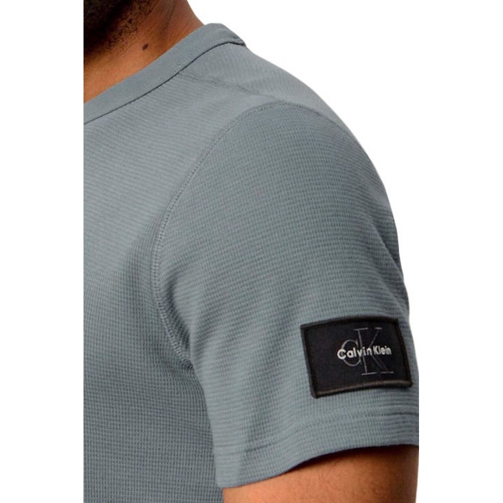 CALVIN KLEIN JEANS WAFFLE BADGE CREWNK T-SHIRT ΜΠΛΟΥΖΑ ΑΝΔΡΙΚΗ STEEL GRAY