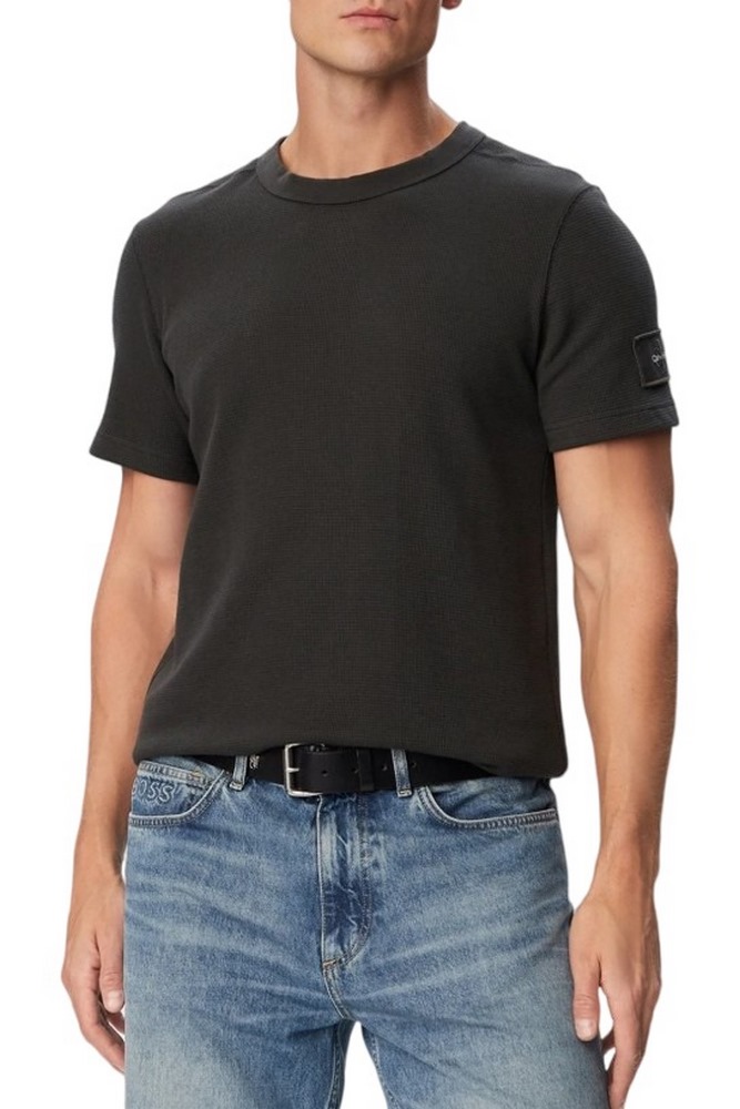 CALVIN KLEIN JEANS WAFFLE BADGE CREWNK T-SHIRT ΜΠΛΟΥΖΑ ΑΝΔΡΙΚΗ ANTHRACHITE