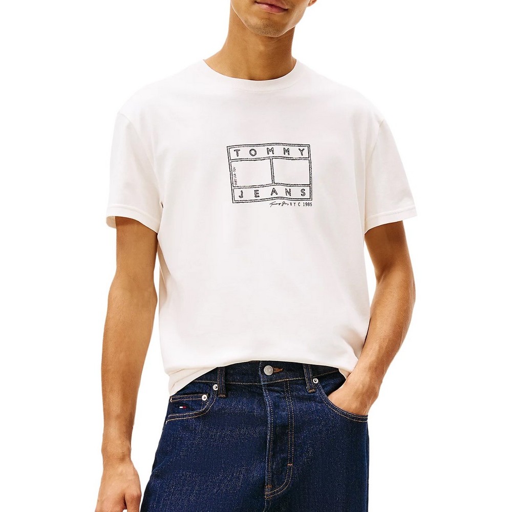 TOMMY JEANS REG CENTER FLAG SS TEE T-SHIRT ΜΠΛΟΥΖΑ ΑΝΔΡΙΚΗ OFF WHITE