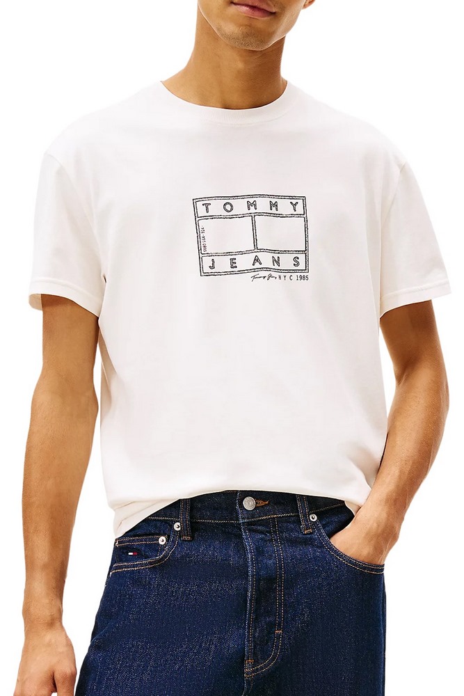 TOMMY JEANS REG CENTER FLAG SS TEE T-SHIRT ΜΠΛΟΥΖΑ ΑΝΔΡΙΚΗ OFF WHITE