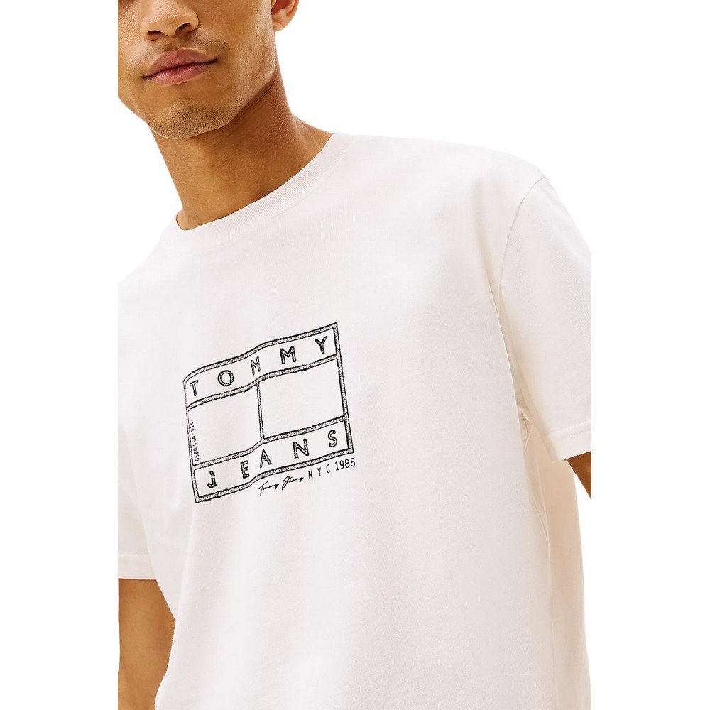 TOMMY JEANS REG CENTER FLAG SS TEE T-SHIRT ΜΠΛΟΥΖΑ ΑΝΔΡΙΚΗ OFF WHITE