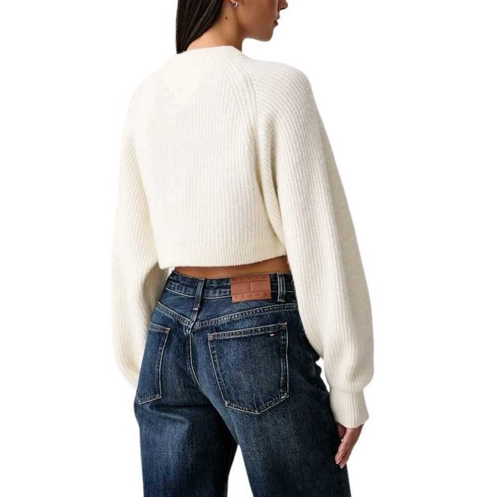 TOMMY JEANS CROP BADGE SWEATER ALPACA ΜΠΛΟΥΖΑ ΠΛΕΚΤΗ ΓΥΝΑΙΚΕΙΑ OFF WHITE