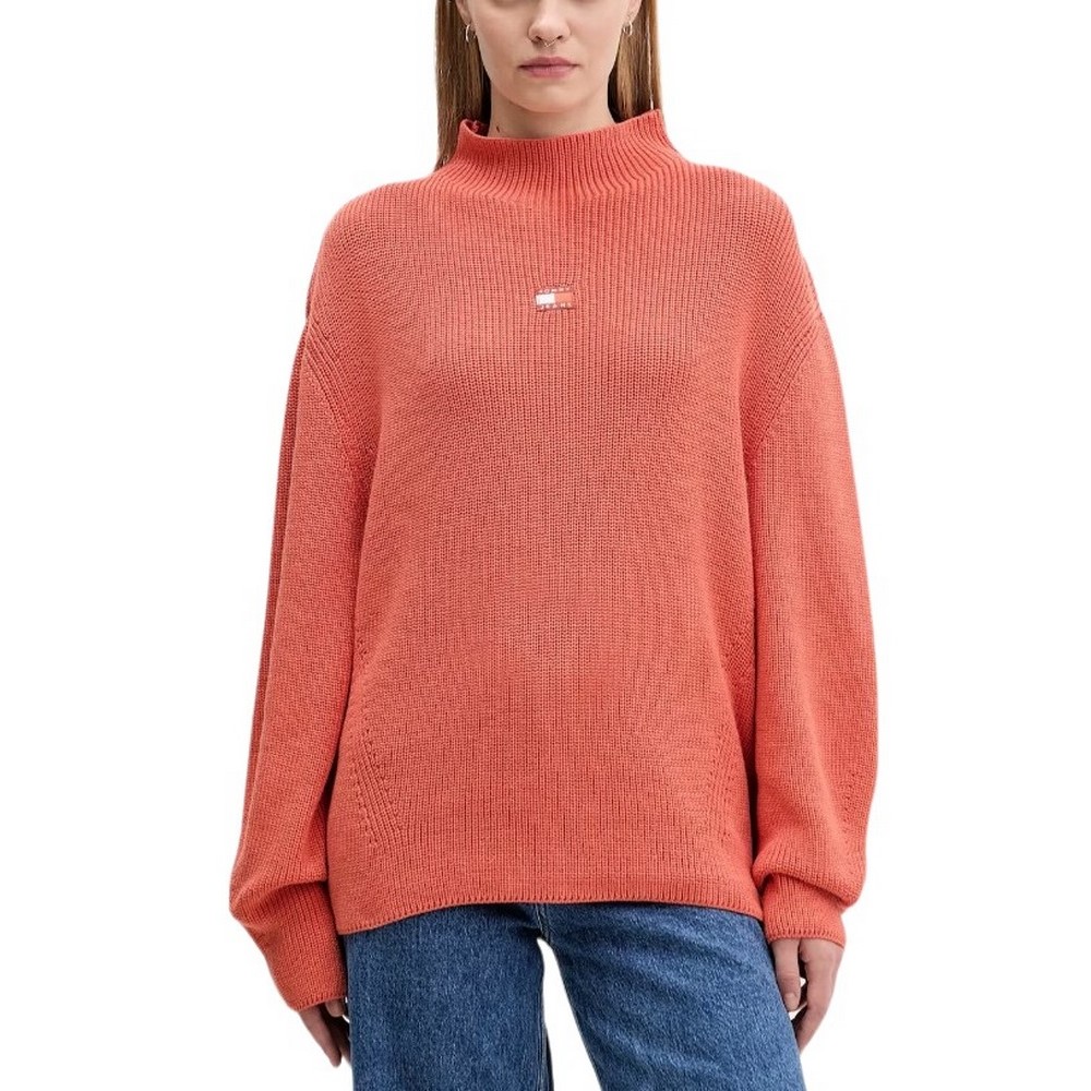 TOMMY JEANS MOCKNECK BADGE SWEATER ΜΠΛΟΥΖΑ ΠΛΕΚΤΗ ΓΥΝΑΙΚΕΙΑ CORAL