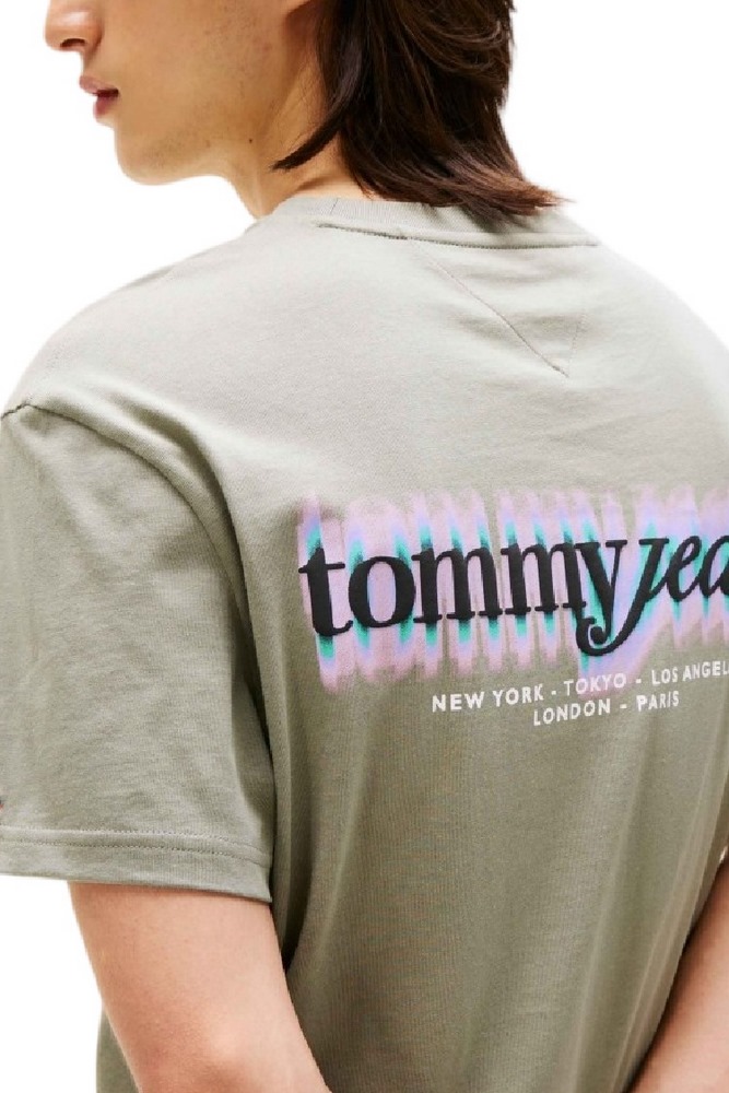 TOMMY JEANS  REG BLUR SCRIPT BACK TEE T-SHIRT ΜΠΛΟΥΖΑ ΑΝΔΡΙΚΗ KHAKI
